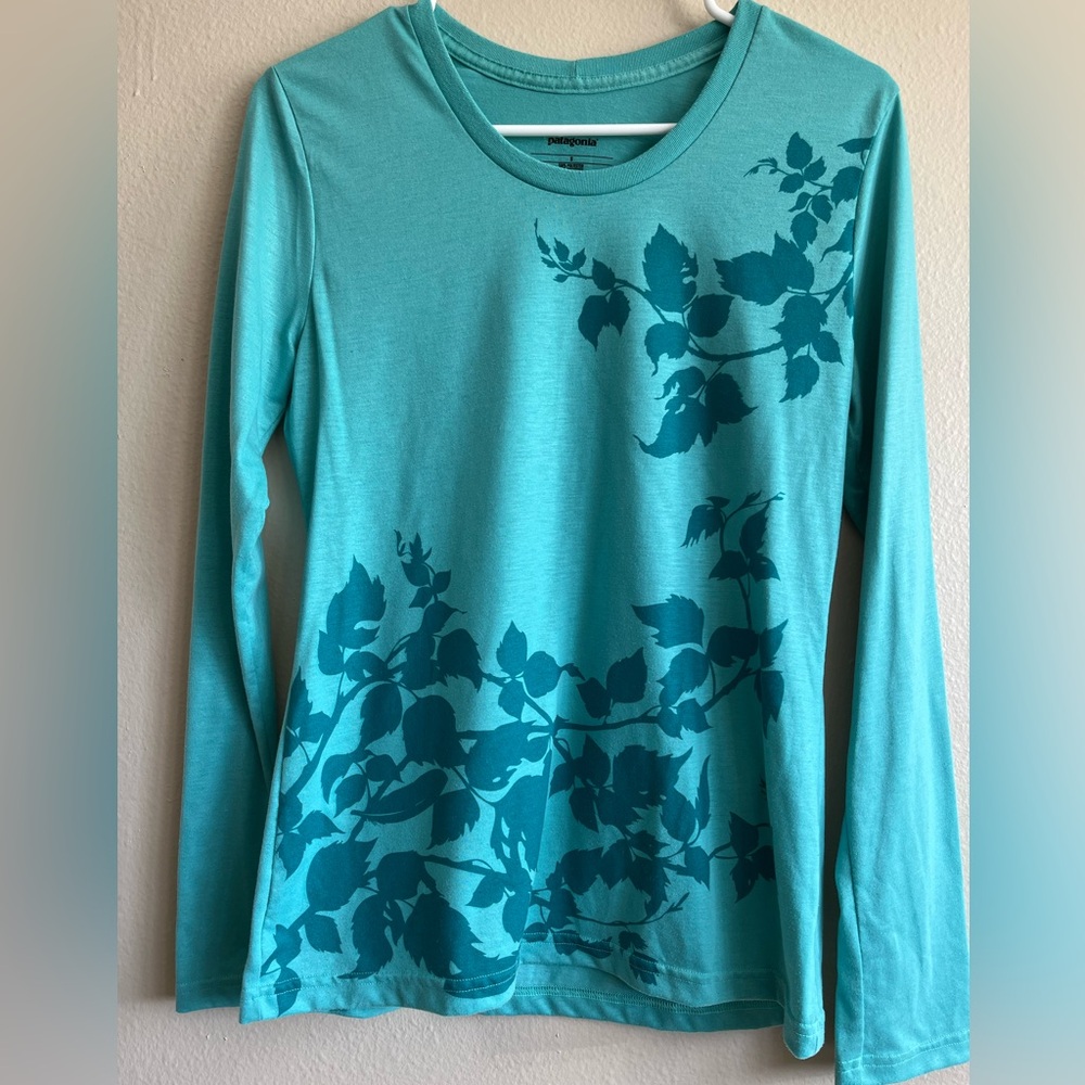 Patagonia women’s long sleeve top size S, EUC